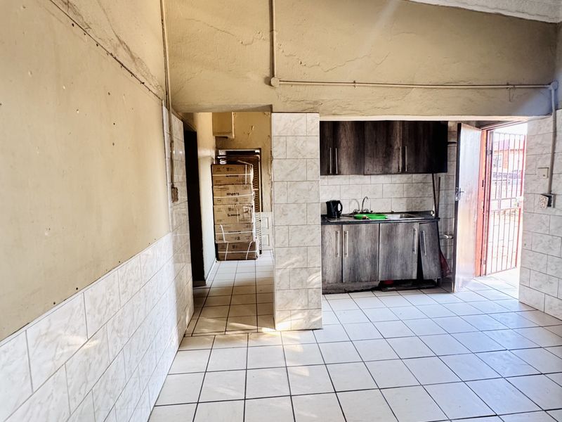 Investment Opportunity in Witbank CBD | Ideal for Rental Income - Photo 5