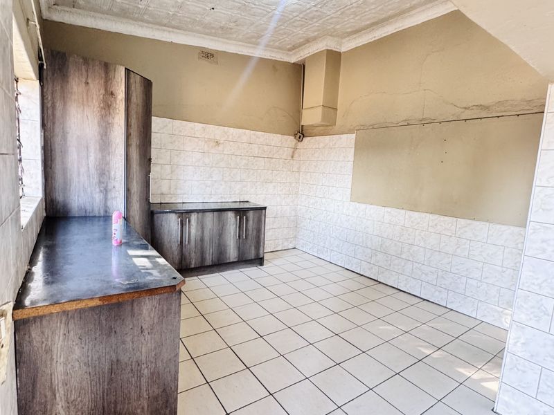 Investment Opportunity in Witbank CBD | Ideal for Rental Income - Photo 4