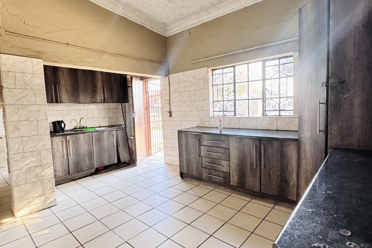 Investment Opportunity in Witbank CBD | Ideal for Rental Income - Photo 3