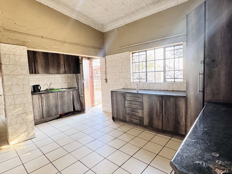 Investment Opportunity in Witbank CBD | Ideal for Rental Income - Photo 3