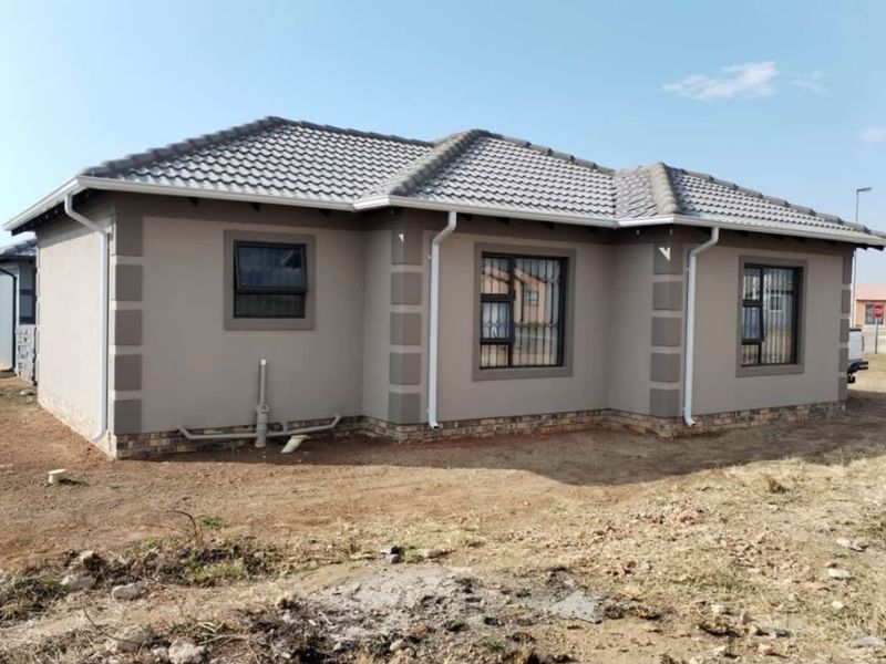 FOR SALE | VANDERBIJLPARK CE7 3-Bedroom Home with Great Potential. - Photo 1