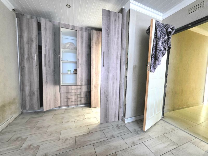 Exclusive Sole Mandate!  Charming Family Home in Sought-After Old Ivy Park - Photo 10
