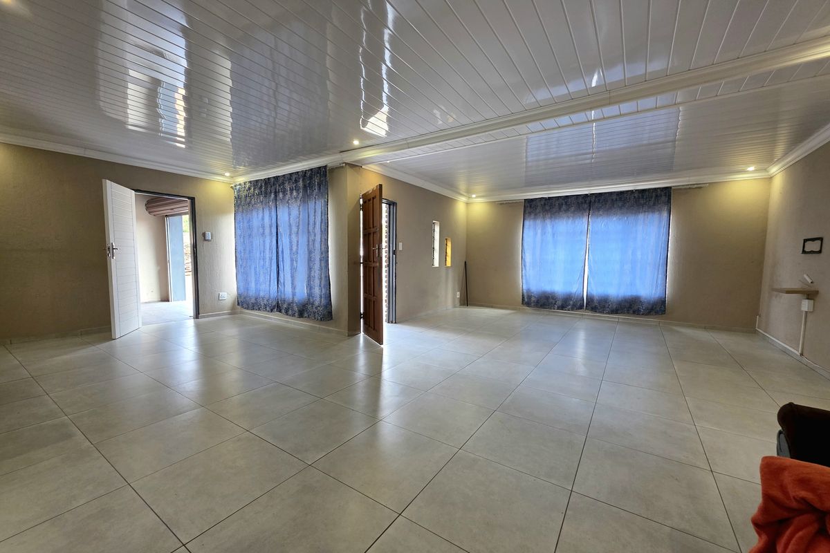 Exclusive Sole Mandate!  Charming Family Home in Sought-After Old Ivy Park - Photo 3