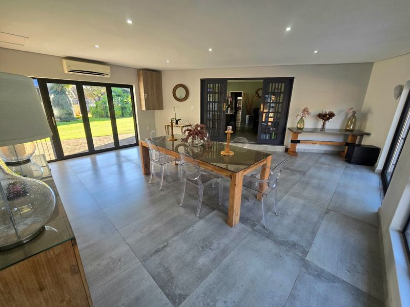 Luxurious Family Estate on 5,155m2 in Three Rivers Proper. - Photo 2