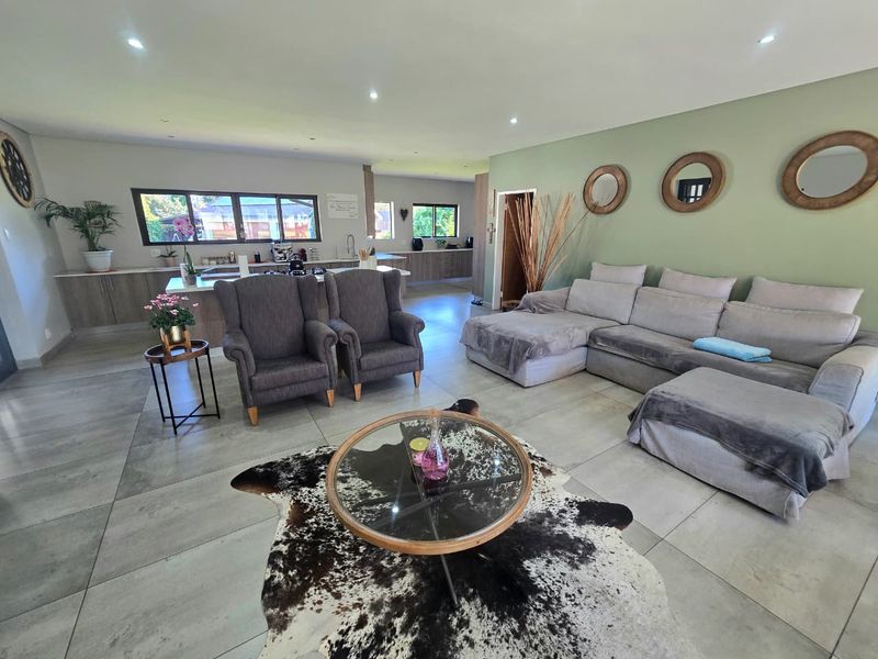 Luxurious Family Estate on 5,155m2 in Three Rivers Proper. - Photo 10