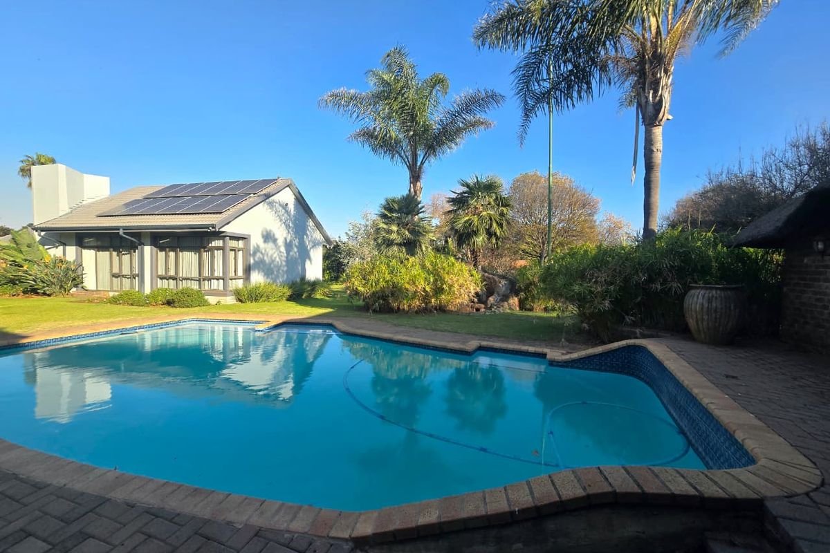 Luxurious Family Estate on 5,155m2 in Three Rivers Proper. - Photo 3