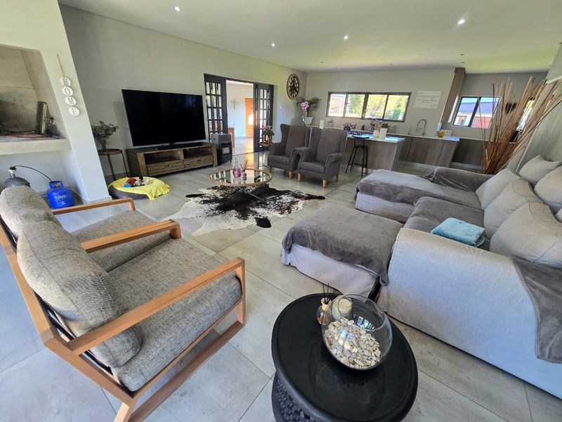 Luxurious Family Estate on 5,155m2 in Three Rivers Proper. - Photo 8