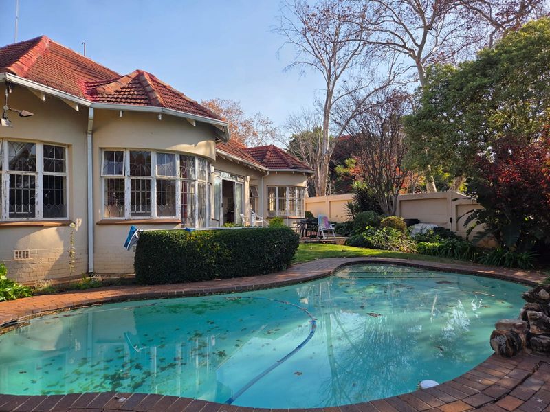Character Home with Cottage in Prime Greenside – Restore, Renovate & Reap the Rewards - Photo 1