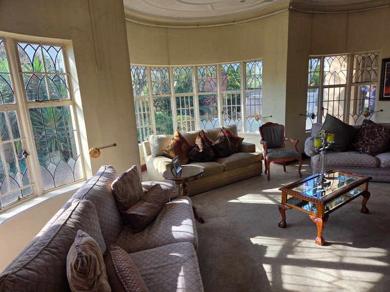 Character Home with Cottage in Prime Greenside – Restore, Renovate & Reap the Rewards - Photo 9