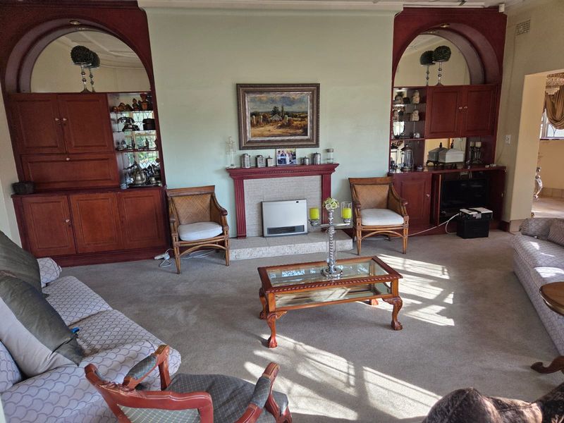 Character Home with Cottage in Prime Greenside – Restore, Renovate & Reap the Rewards - Photo 8