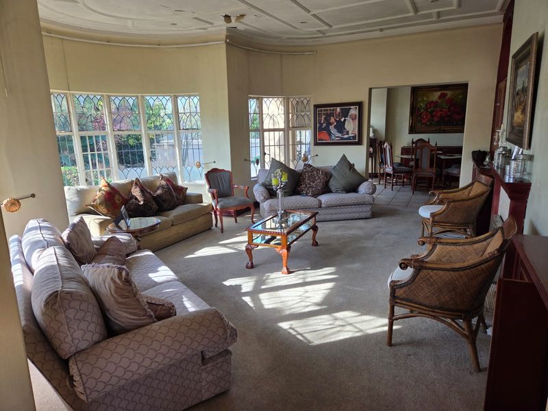 Character Home with Cottage in Prime Greenside – Restore, Renovate & Reap the Rewards - Photo 6