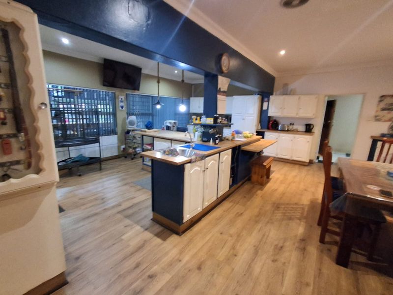 EXCEPTIONAL 5-BEDROOM PROPERTY FOR SALE IN THREE RIVERS -  ESTABLISHED ELECTRONICS BUSINESS INCLUDED - Photo 7