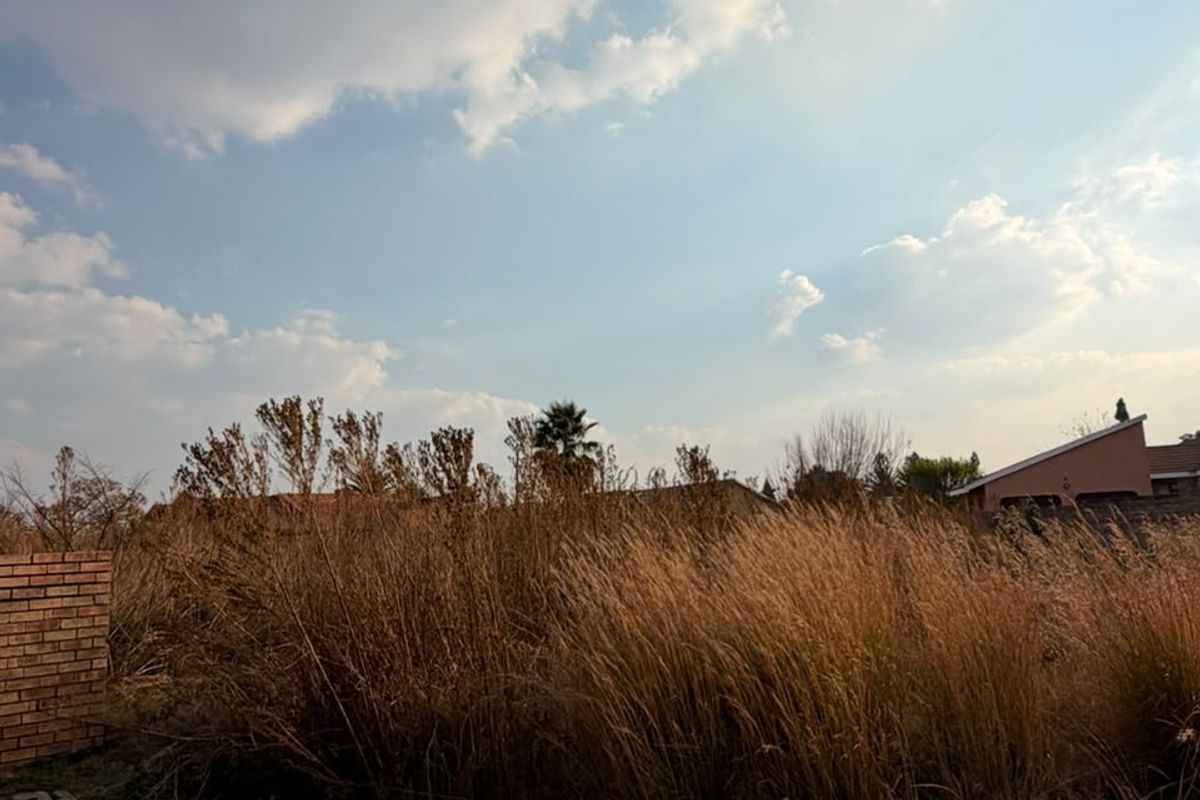 VACANT STAND FOR SALE 1,010m2 - Photo 2