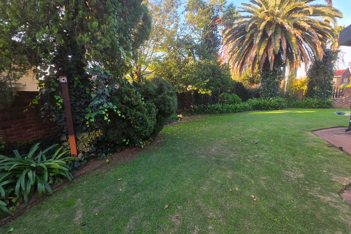ABSOLUTELY STUNNING HOUSE FOR SALE IN SOUGHT-AFTER VAALPARK - Photo 5