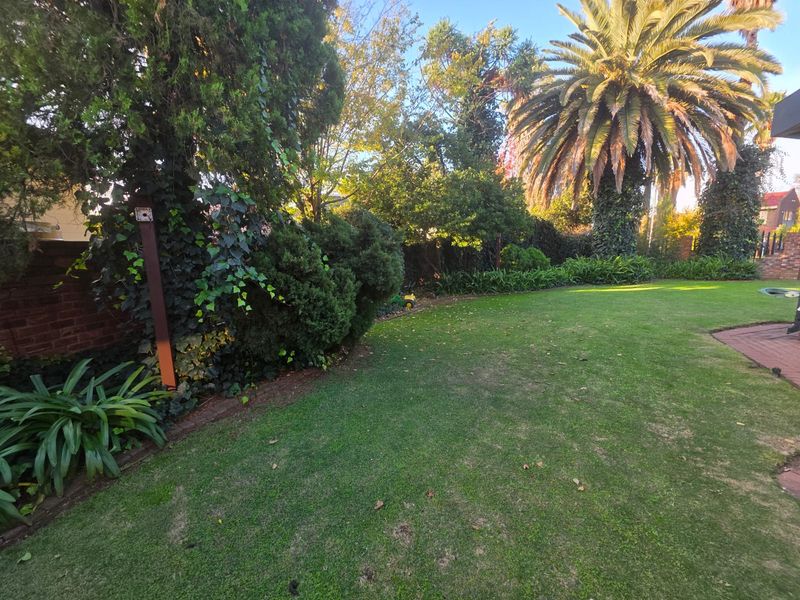 ABSOLUTELY STUNNING HOUSE FOR SALE IN SOUGHT-AFTER VAALPARK - Photo 5