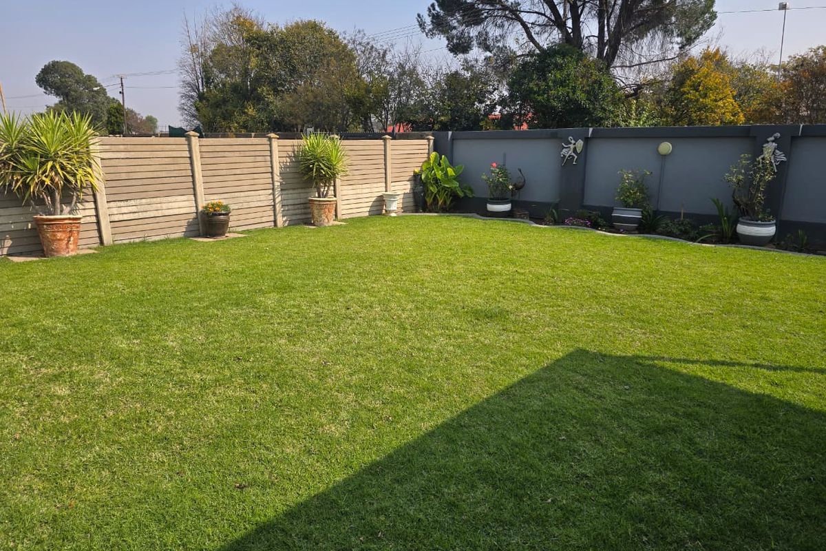 Contemporary Elegance Meets Everyday Comfort in Riversdale. - Photo 5