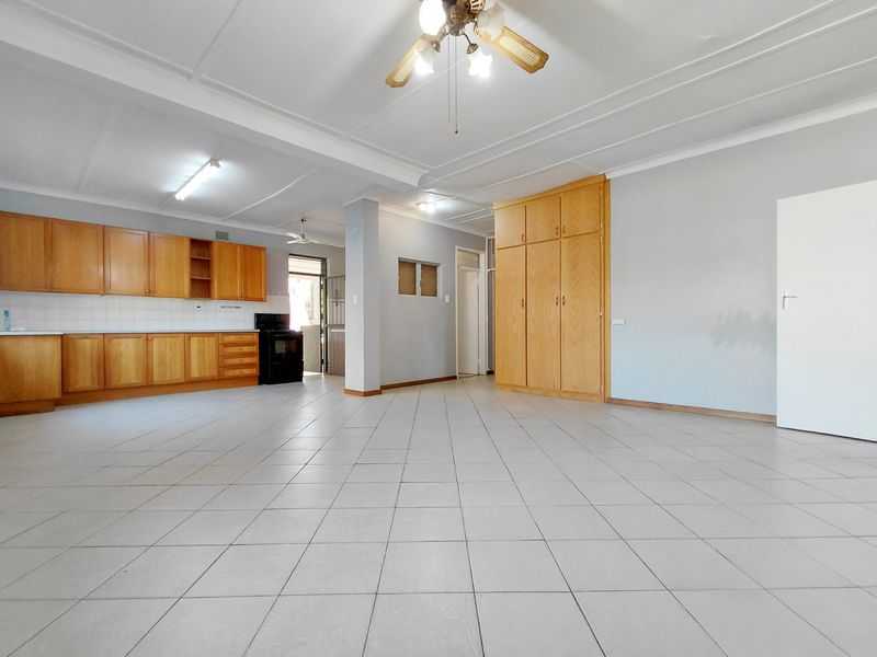 Beautifully Maintained Home with Flatlet, Fireplace & Stunning Garden - Photo 6
