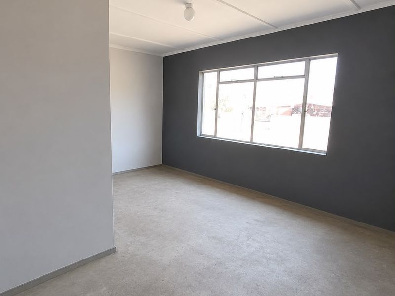 Fixer-Upper Opportunity – Unlock the Potential. - Photo 1