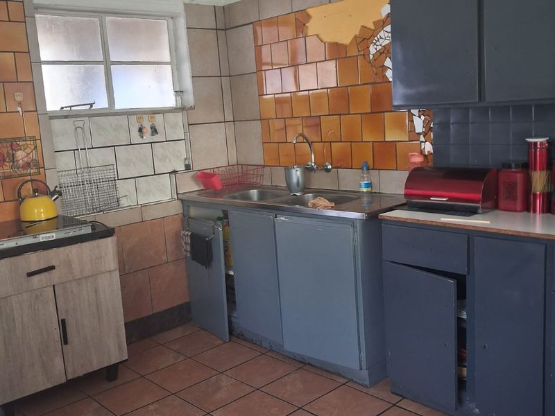 Fixer-Upper Opportunity – Unlock the Potential. - Photo 7