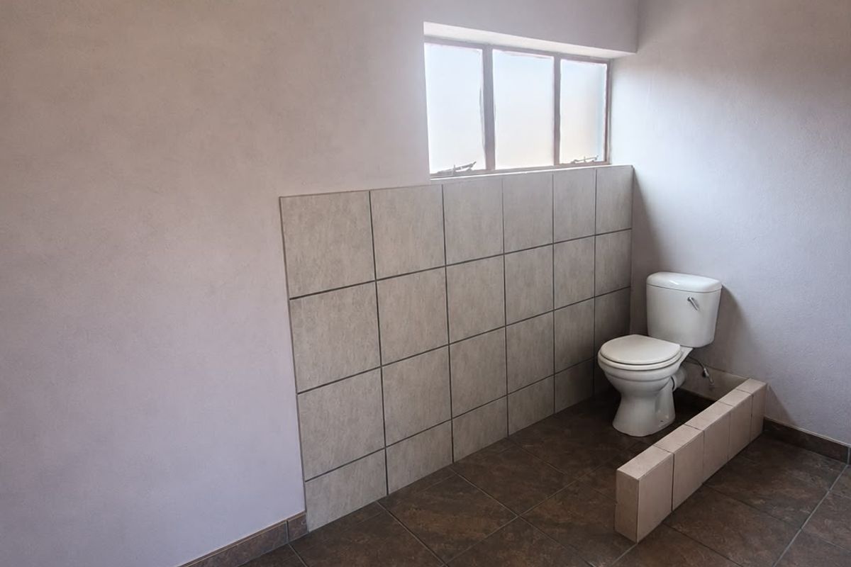 Fixer-Upper Opportunity – Unlock the Potential. - Photo 2