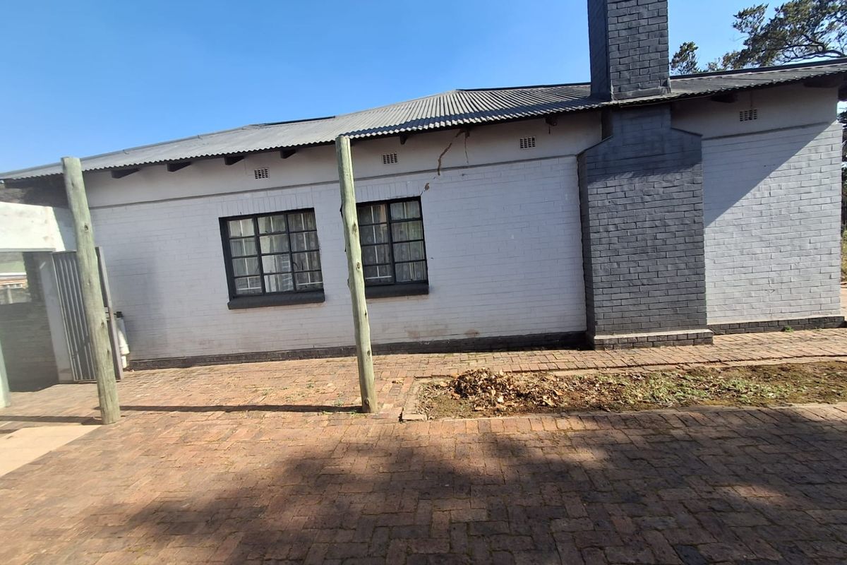Fixer-Upper Opportunity – Unlock the Potential. - Photo 4