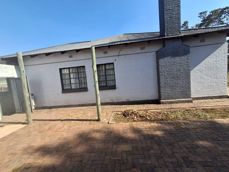 Fixer-Upper Opportunity – Unlock the Potential. - Photo 4