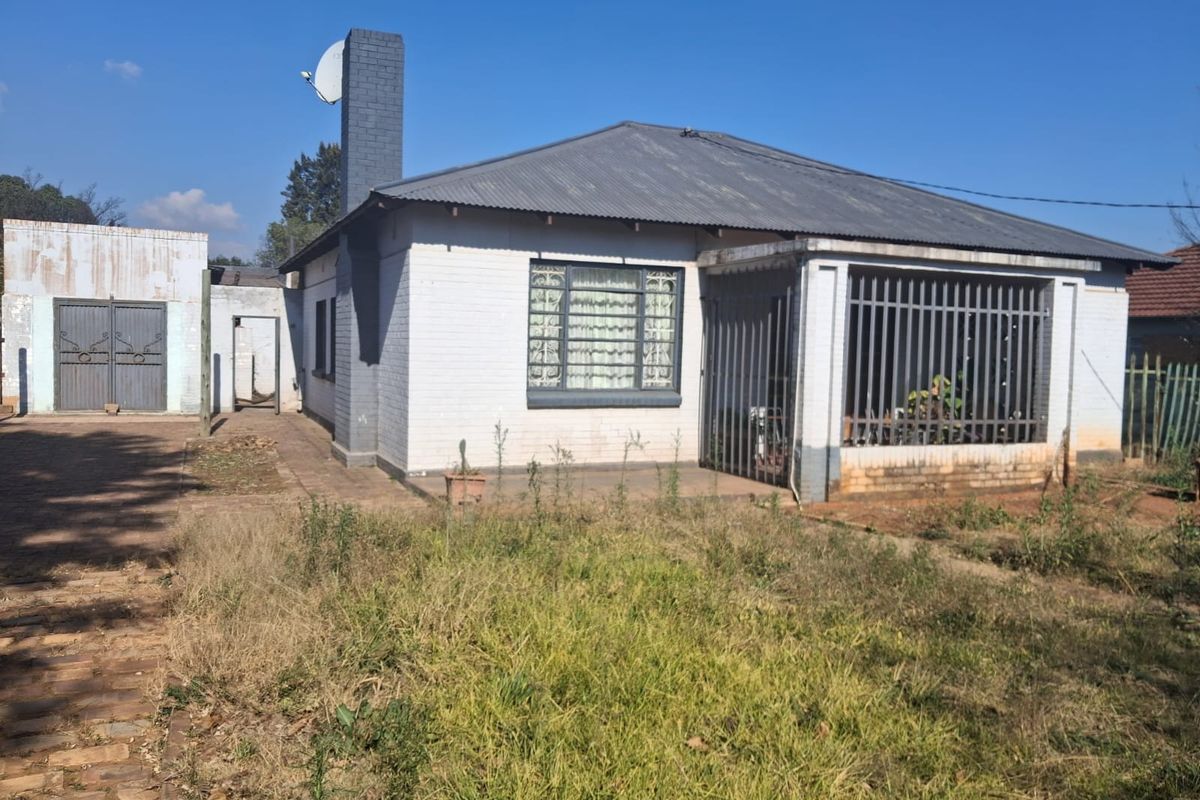 Fixer-Upper Opportunity – Unlock the Potential. - Photo 3
