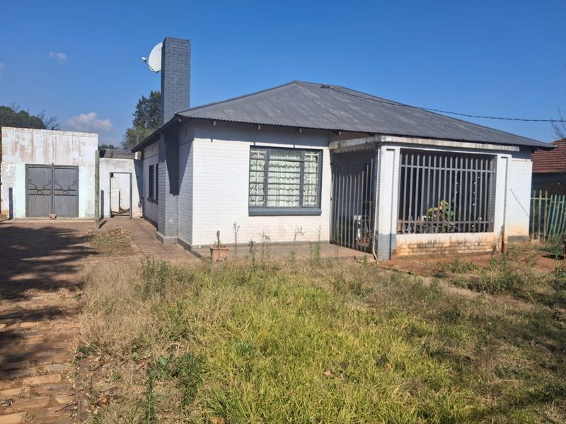 Fixer-Upper Opportunity – Unlock the Potential. - Photo 3