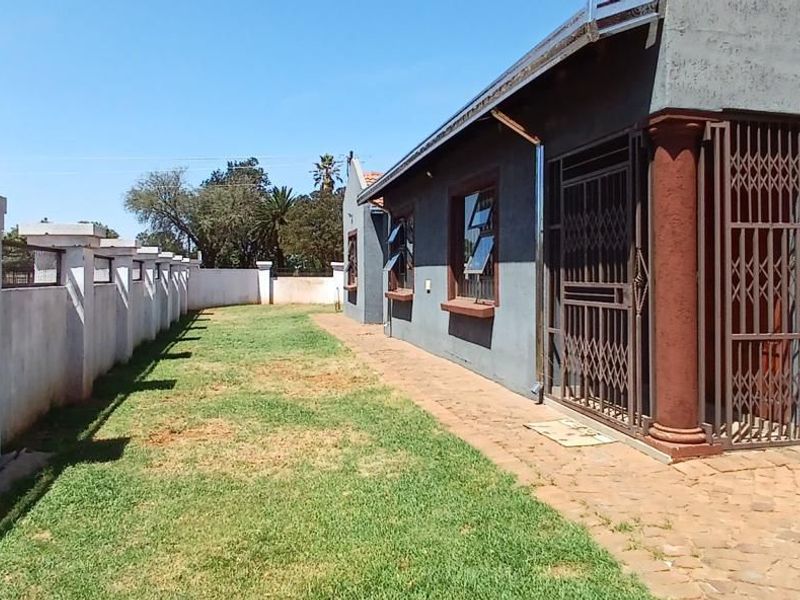 Welcome to a beautifully maintained family home. - Photo 4