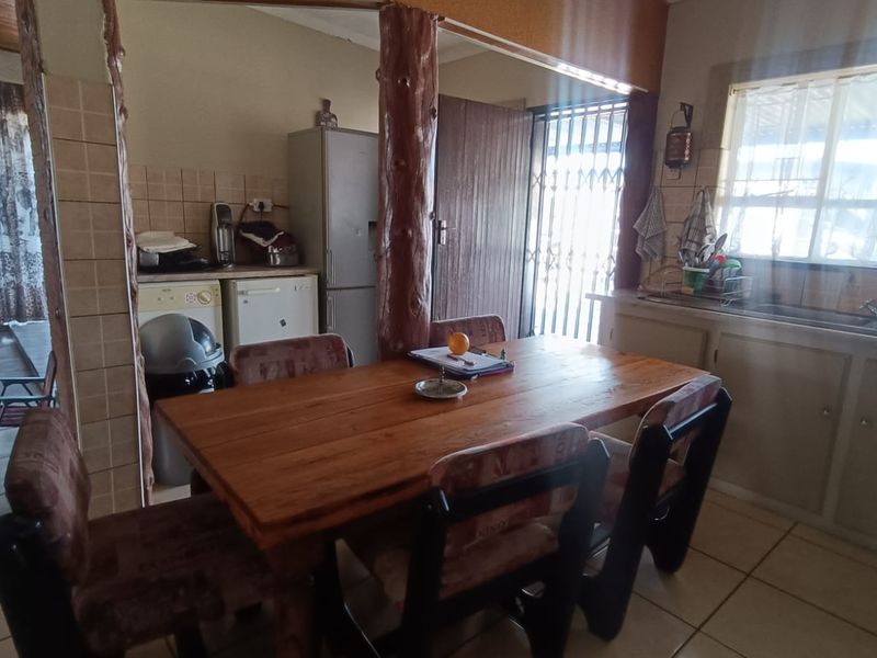 Stunning 3 Bedroom Family Home with Flatlet, Solar & Entertainment Oasis on a Corner Stand - Photo 9