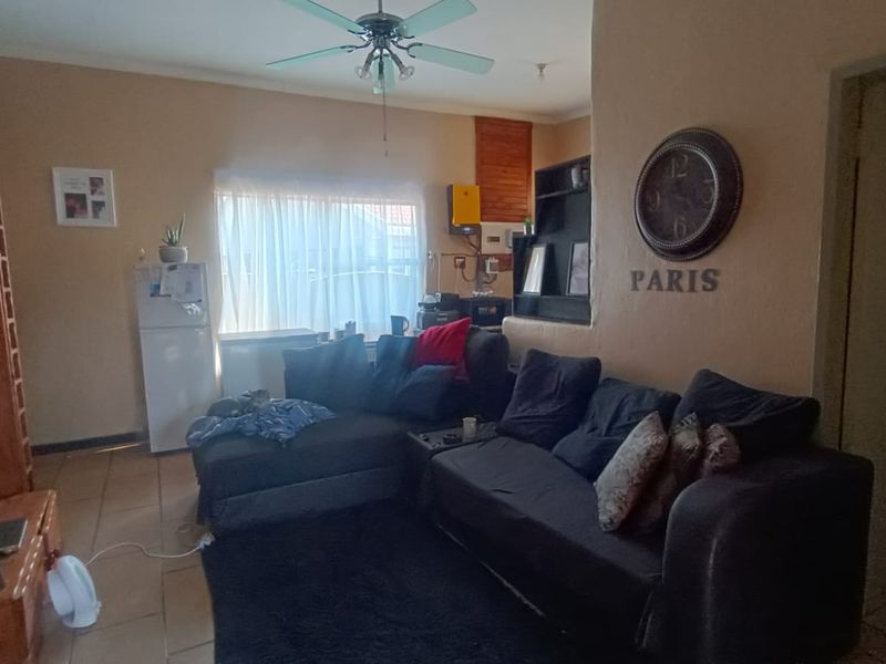 Stunning 3 Bedroom Family Home with Flatlet, Solar & Entertainment Oasis on a Corner Stand - Photo 7