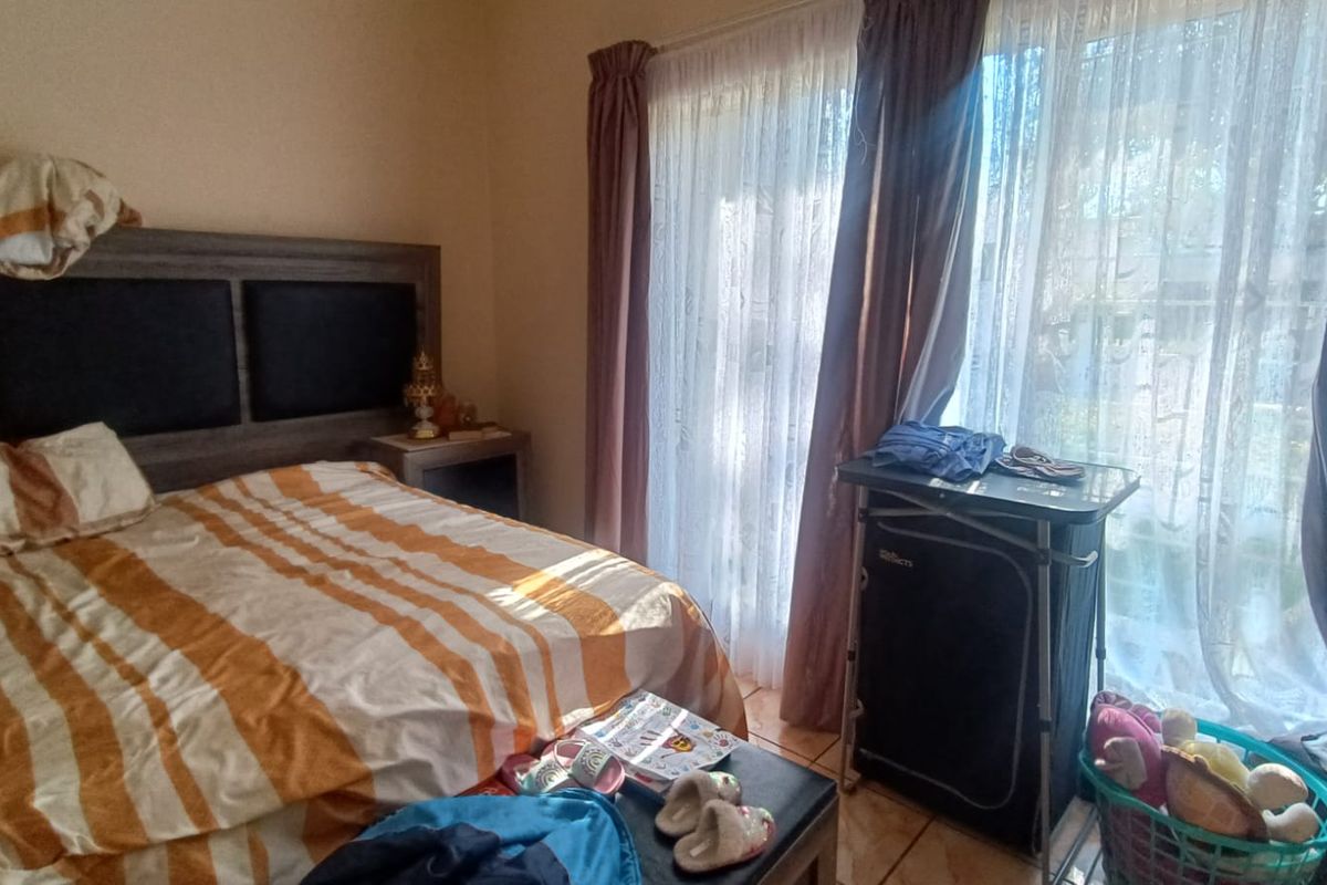 Stunning 3 Bedroom Family Home with Flatlet, Solar & Entertainment Oasis on a Corner Stand - Photo 5