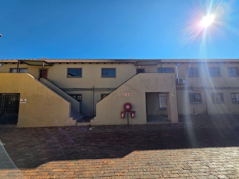 BEAUTIFUL TOWNHOUSE FOR SALE IN VAALPARK.  Priced to Sell – Don't Miss Out! - Photo 1