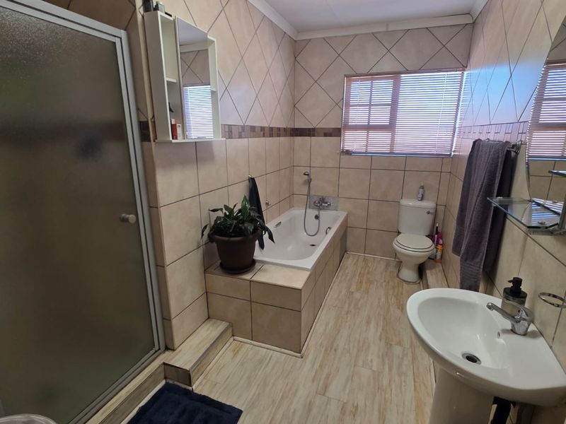 BEAUTIFUL TOWNHOUSE FOR SALE IN VAALPARK.  Priced to Sell – Don't Miss Out! - Photo 8