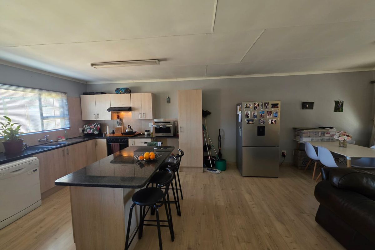 BEAUTIFUL TOWNHOUSE FOR SALE IN VAALPARK.  Priced to Sell – Don't Miss Out! - Photo 3