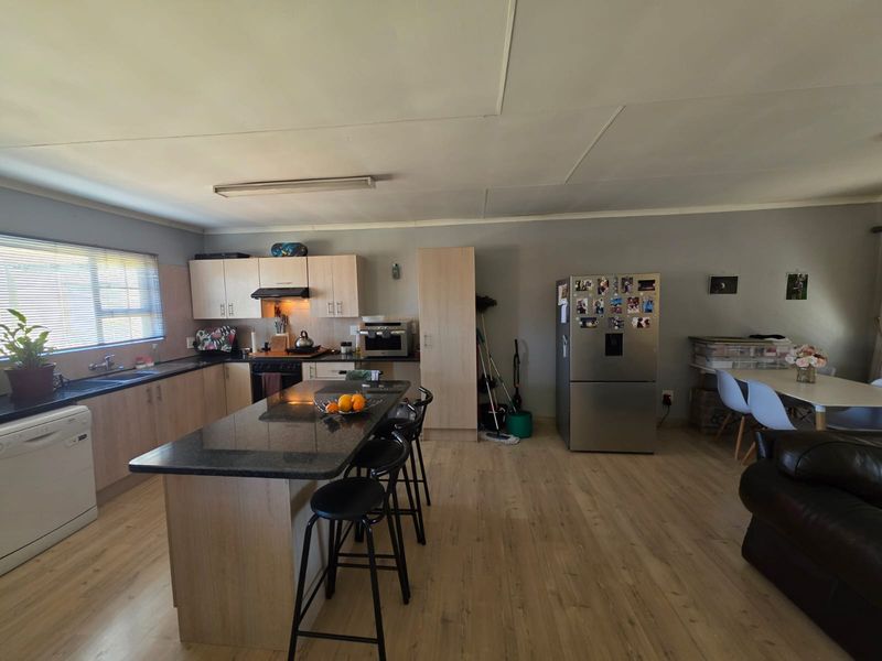 BEAUTIFUL TOWNHOUSE FOR SALE IN VAALPARK.  Priced to Sell – Don't Miss Out! - Photo 3