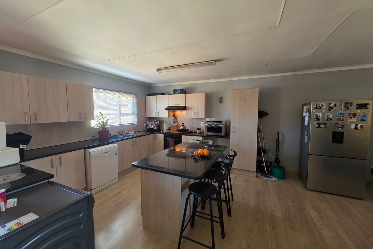 BEAUTIFUL TOWNHOUSE FOR SALE IN VAALPARK.  Priced to Sell – Don't Miss Out! - Photo 4