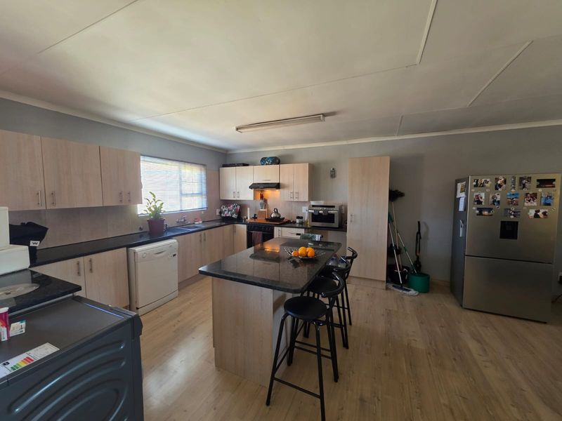 BEAUTIFUL TOWNHOUSE FOR SALE IN VAALPARK.  Priced to Sell – Don't Miss Out! - Photo 4