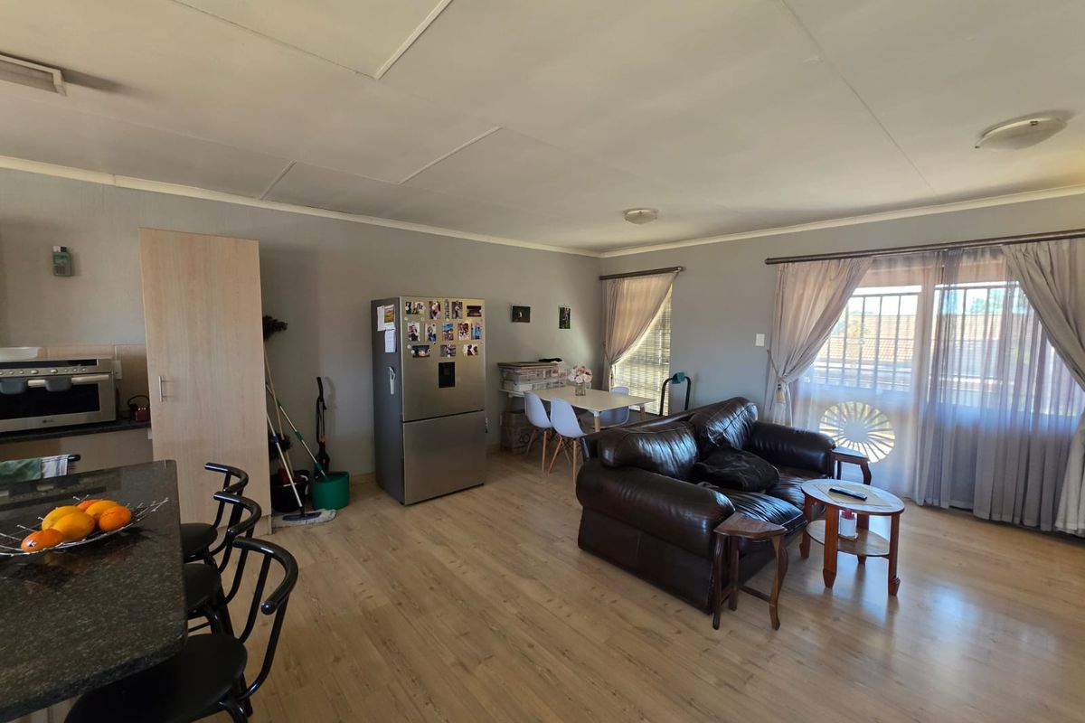 BEAUTIFUL TOWNHOUSE FOR SALE IN VAALPARK.  Priced to Sell – Don't Miss Out! - Photo 2