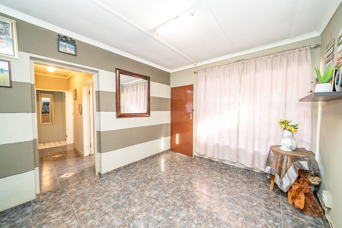 Stunning 3 Bedroom, flatlet and pool in Minnebron, Brakpan - Photo 4