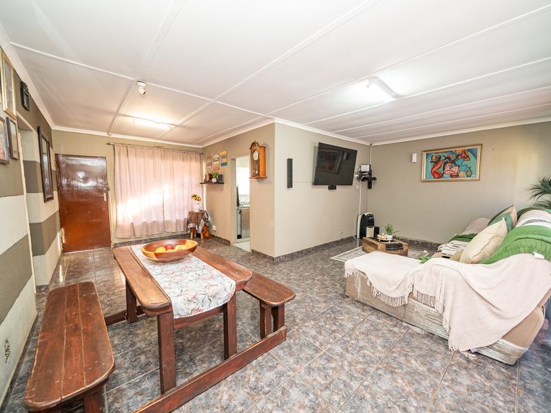 Stunning 3 Bedroom, flatlet and pool in Minnebron, Brakpan - Photo 2