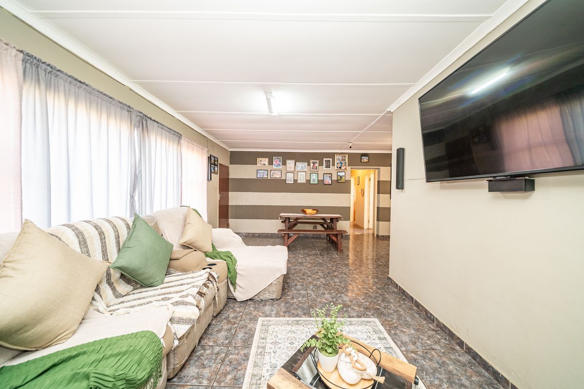 Stunning 3 Bedroom, flatlet and pool in Minnebron, Brakpan - Photo 3