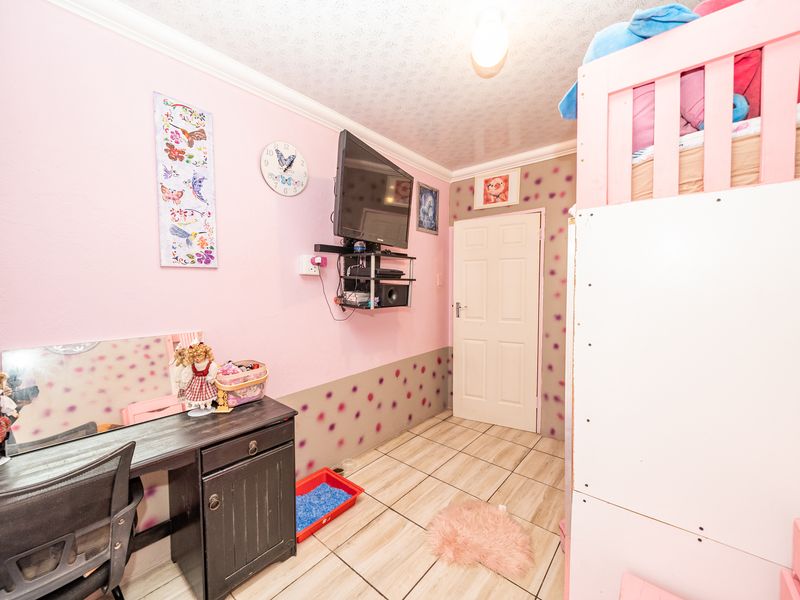 Stunning 3 Bedroom, flatlet and pool in Minnebron, Brakpan - Photo 9