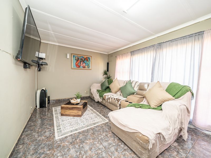 Stunning 3 Bedroom, flatlet and pool in Minnebron, Brakpan - Photo 6