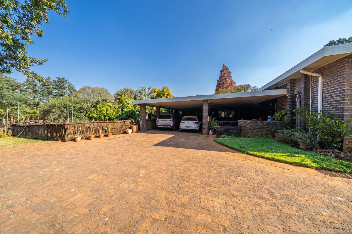 Lovely plot with pool & tennis court etc in the heart of Benoni AH(9530m2) - Photo 3