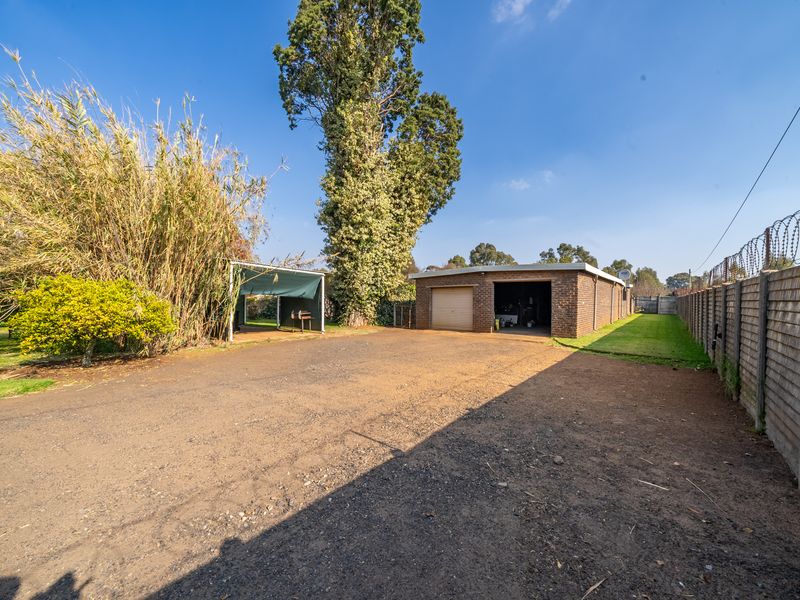 Lovely plot with pool & tennis court etc in the heart of Benoni AH(9530m2) - Photo 9