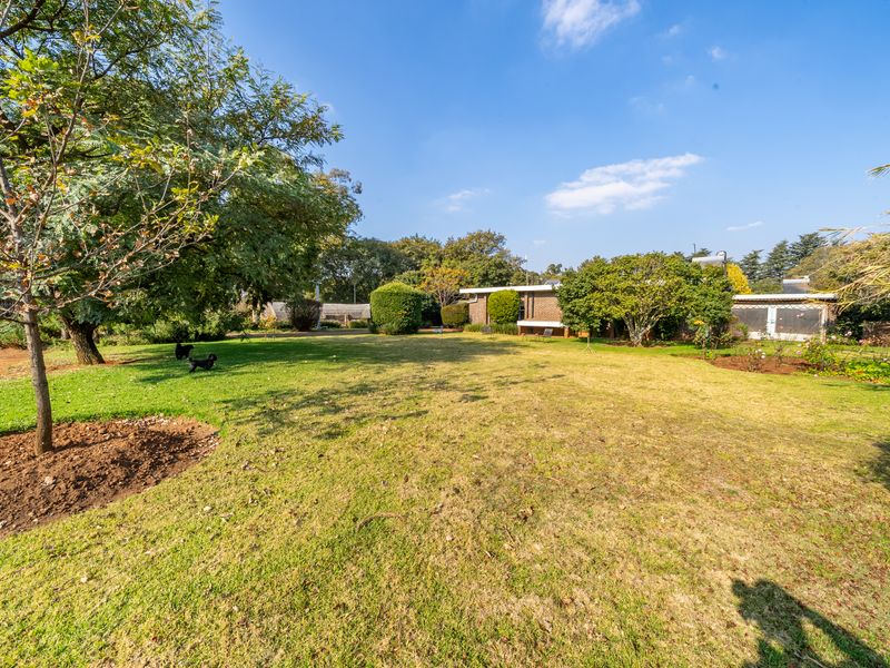 Lovely plot with pool & tennis court etc in the heart of Benoni AH(9530m2) - Photo 8