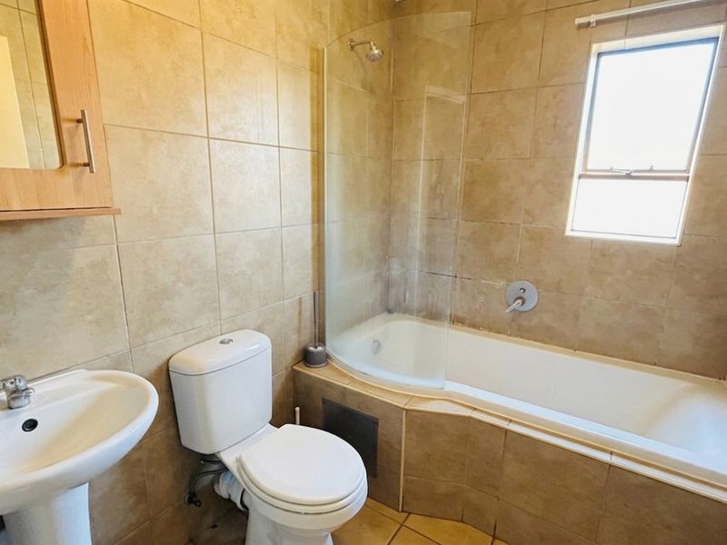 Upstairs Living in Route 82 Security Estate, Alveda - Photo 7