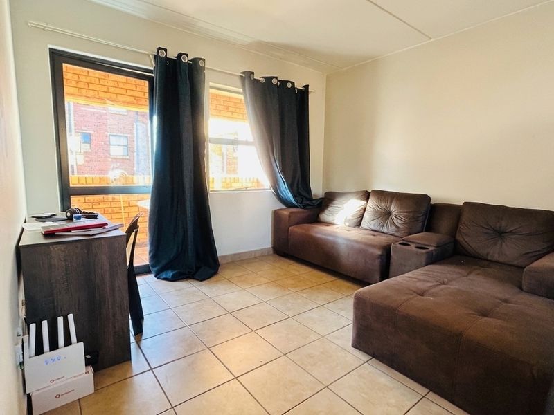 Upstairs Living in Route 82 Security Estate, Alveda - Photo 8