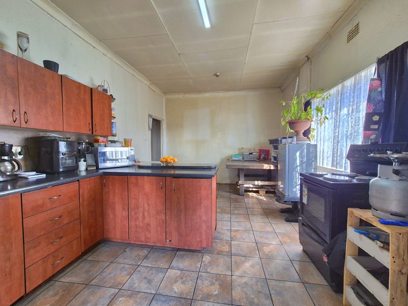 LOVELY HOME NEAR VARIOUS AMENITIES FOR SALE! - Photo 9